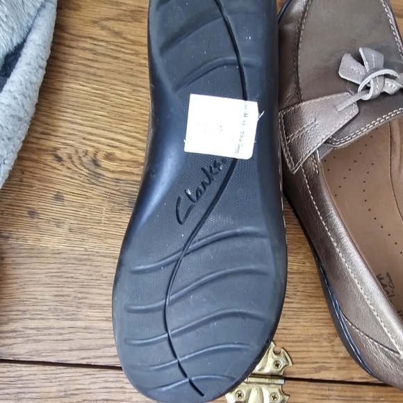 Clarks Leather Flats - Picture 2 of 2